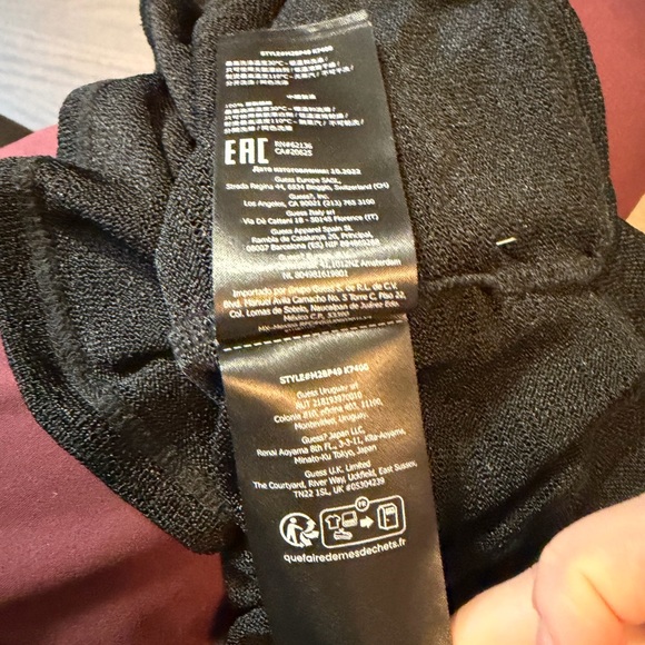 GUESS Women's Black Short Sleeve Tee - Picture 5 of 5